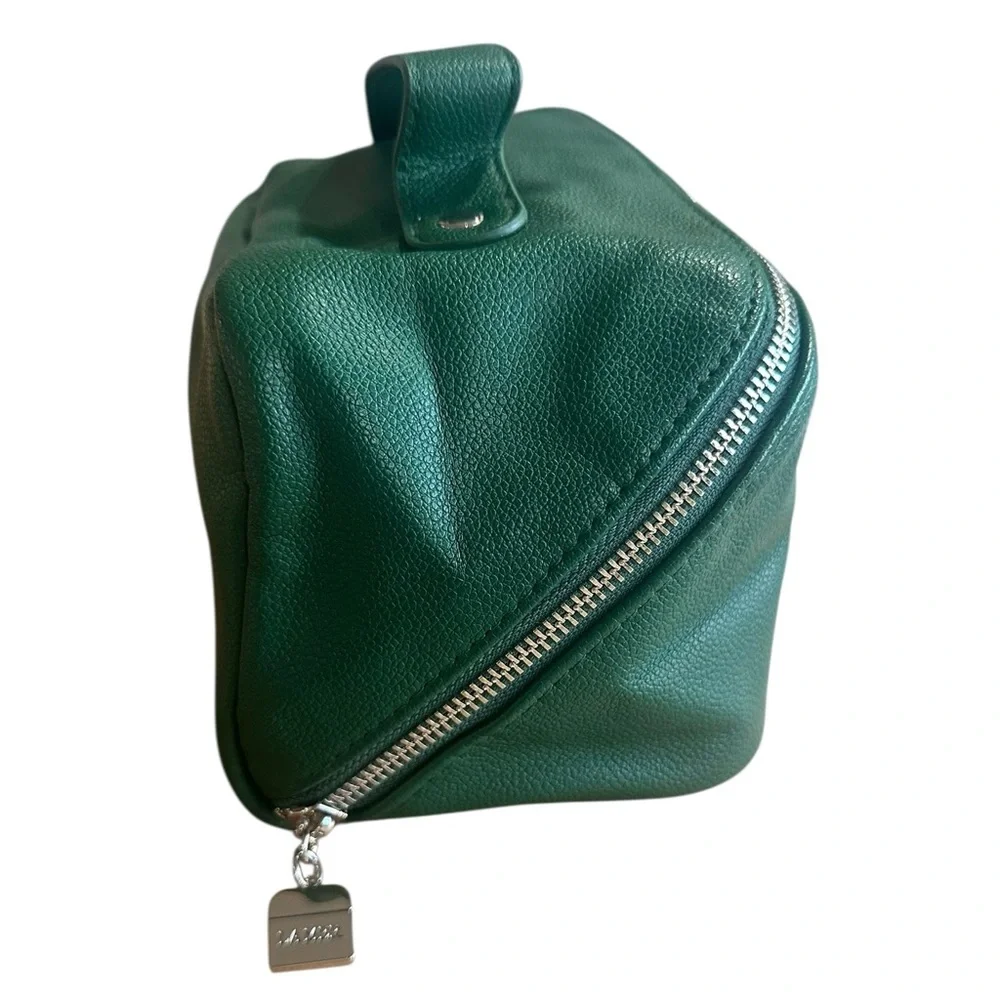 La Mer Green Toiletry Bag - Picture 2 of 3